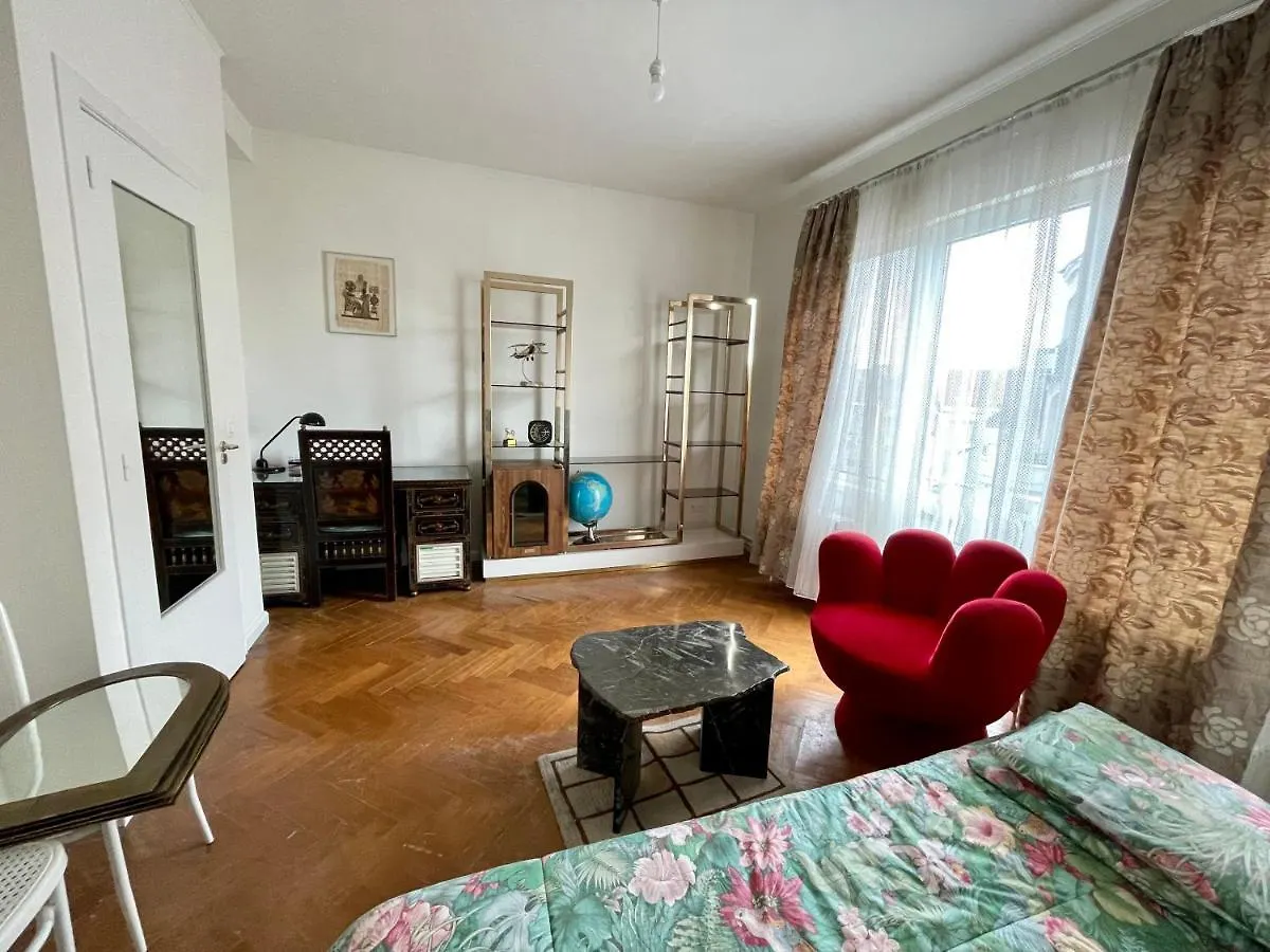 Superbe Appartement Duplex Avec Jacuzzi Brussels Belgium
